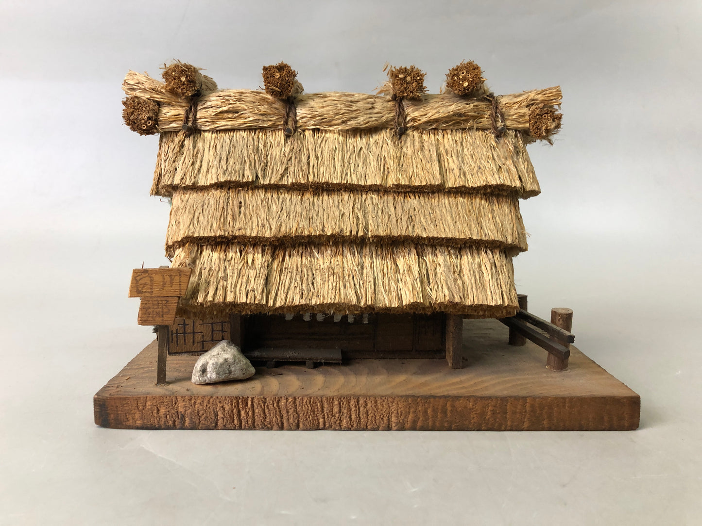 Y7563 OKIMONO Japanese Shirakawa-go Gassho-style house figurine Japan antique