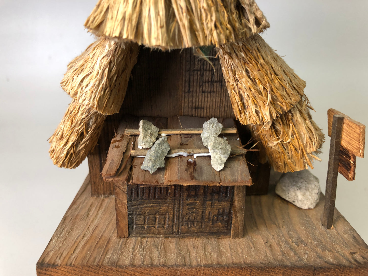 Y7563 OKIMONO Japanese Shirakawa-go Gassho-style house figurine Japan antique