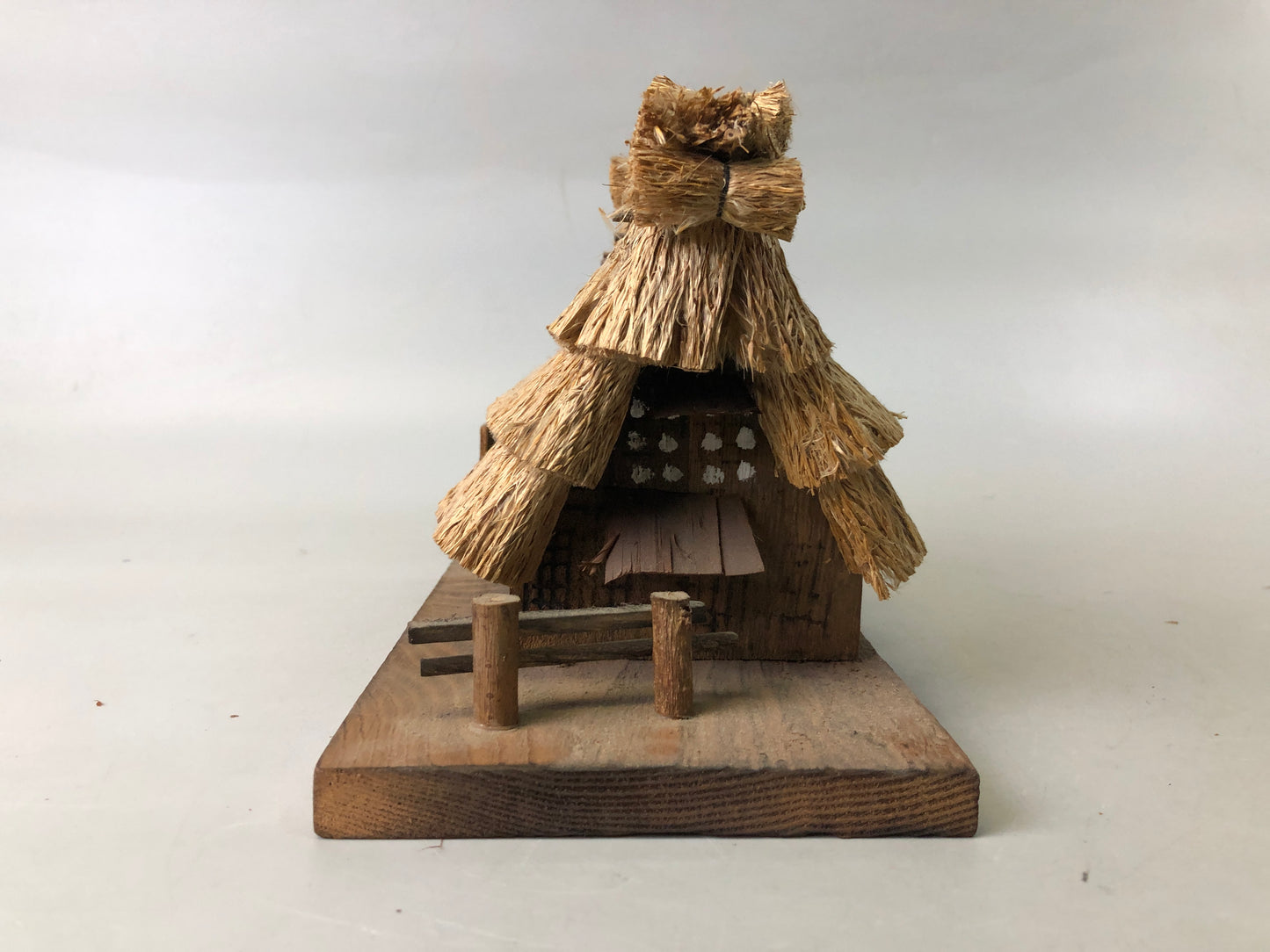 Y7563 OKIMONO Japanese Shirakawa-go Gassho-style house figurine Japan antique