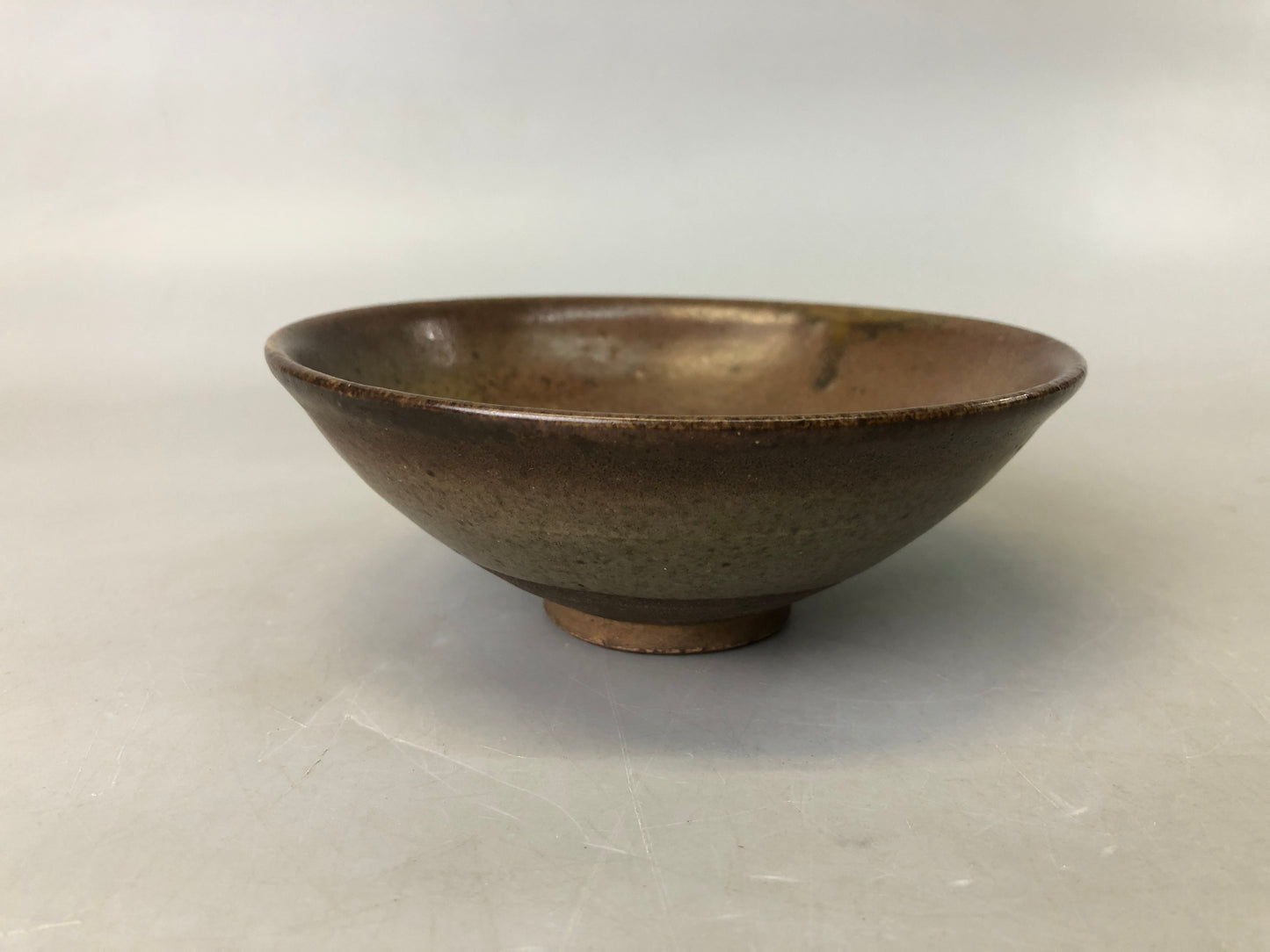 Y7564 CHAWAN Mino-ware flat bowl signed Japan antique tea ceremony pottery cup