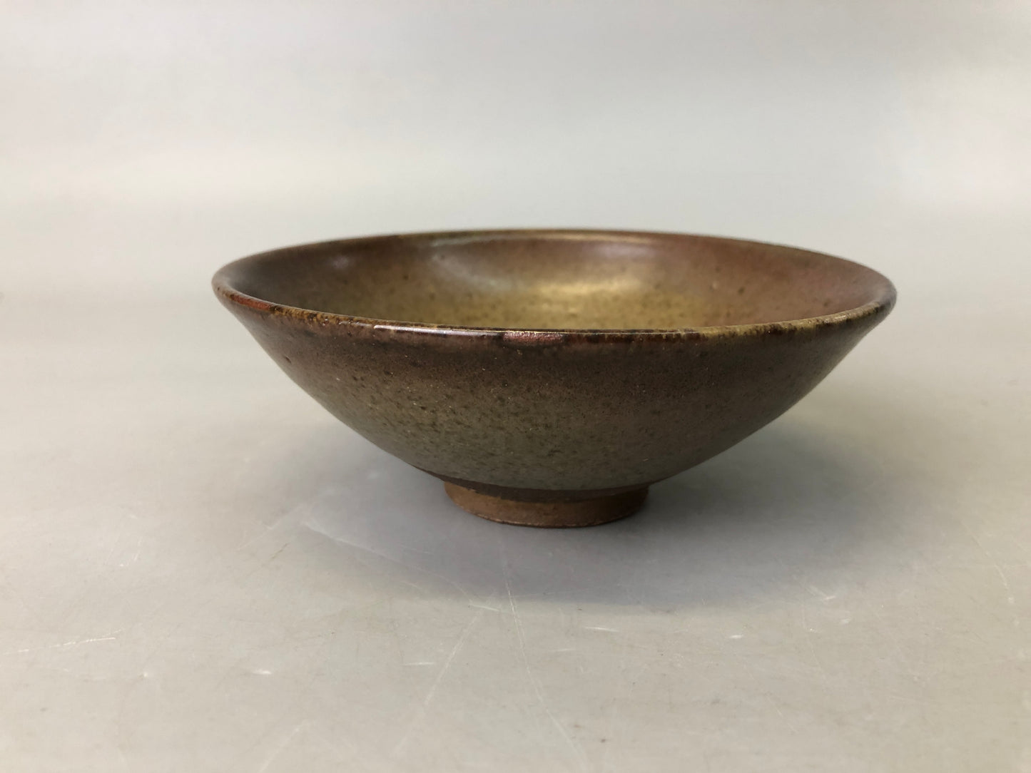Y7564 CHAWAN Mino-ware flat bowl signed Japan antique tea ceremony pottery cup