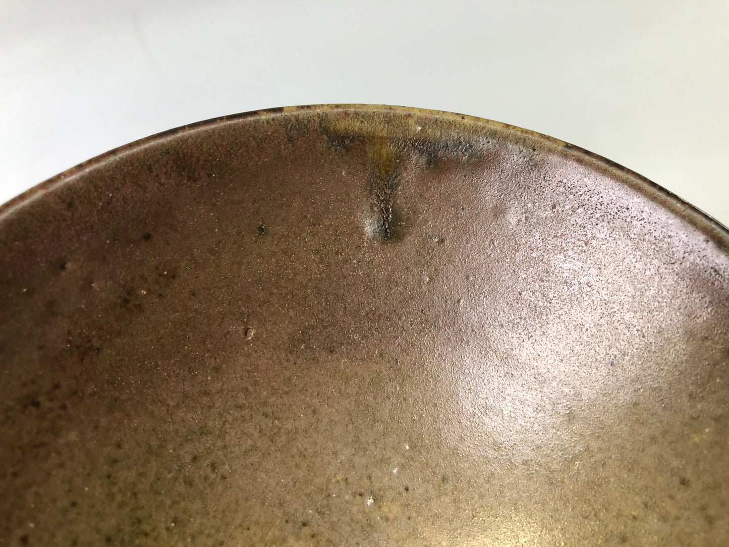 Y7564 CHAWAN Mino-ware flat bowl signed Japan antique tea ceremony pottery cup