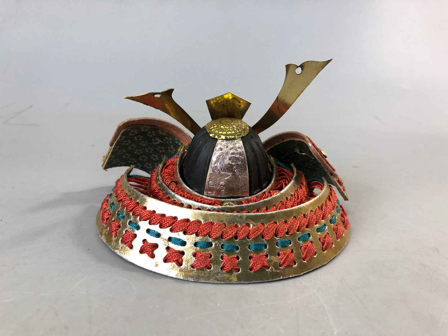 Y7576 OKIMONO small Samurai armor figurine May decoration Japan antique interior