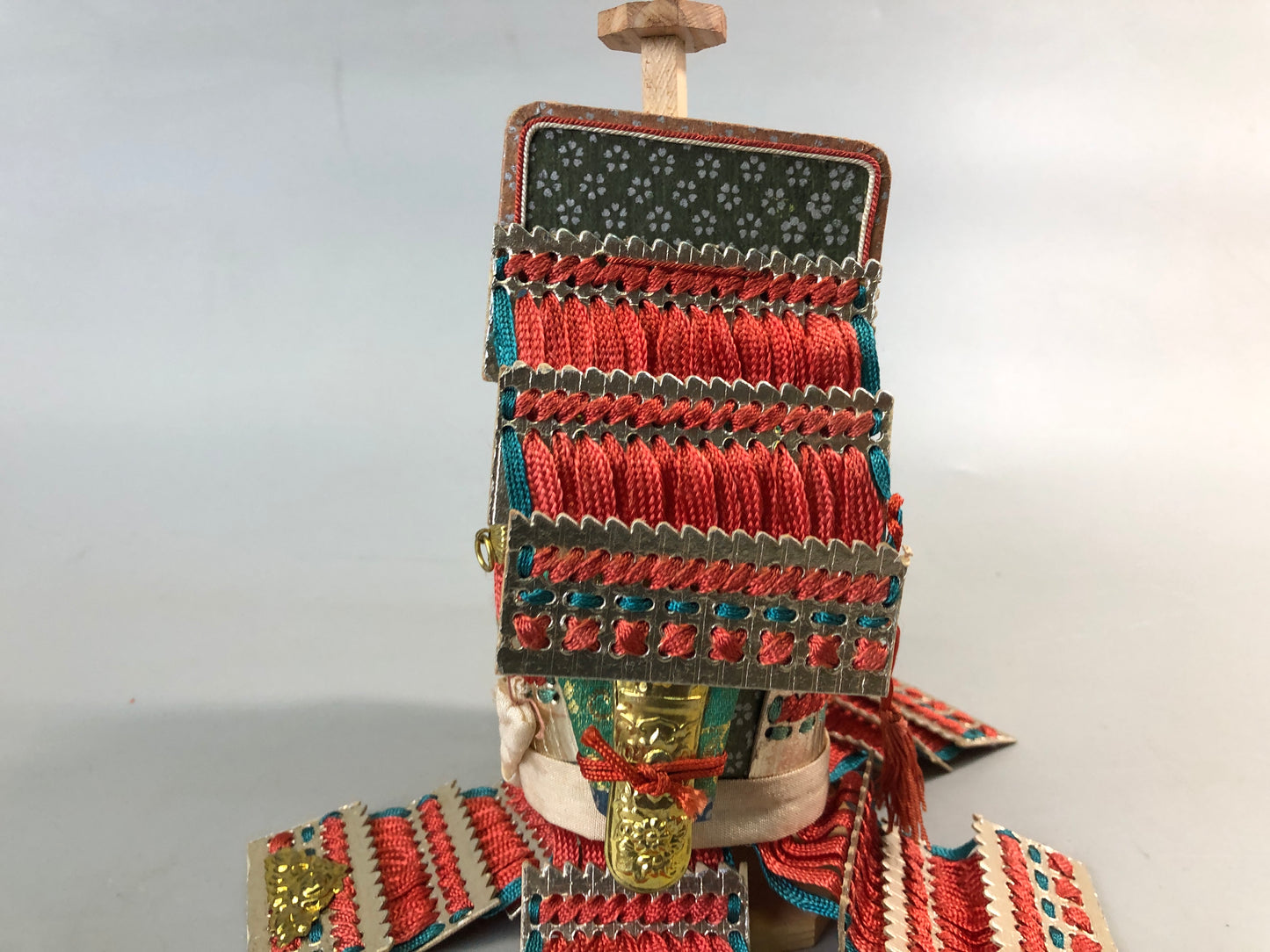 Y7576 OKIMONO small Samurai armor figurine May decoration Japan antique interior