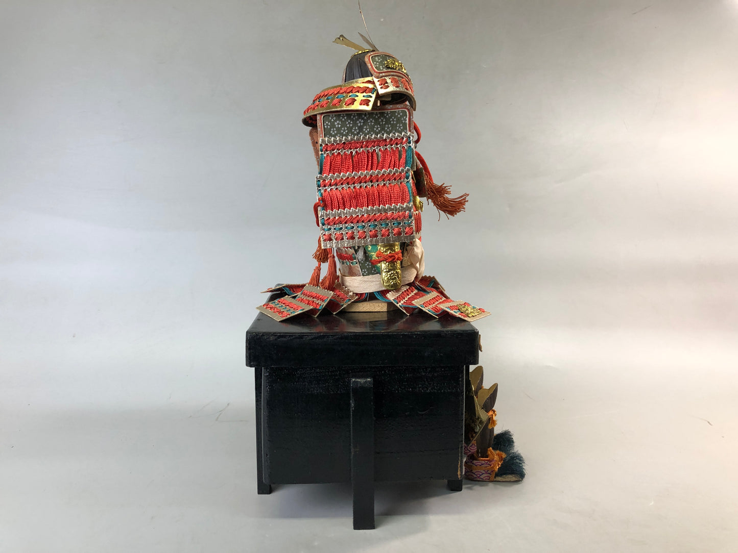Y7576 OKIMONO small Samurai armor figurine May decoration Japan antique interior