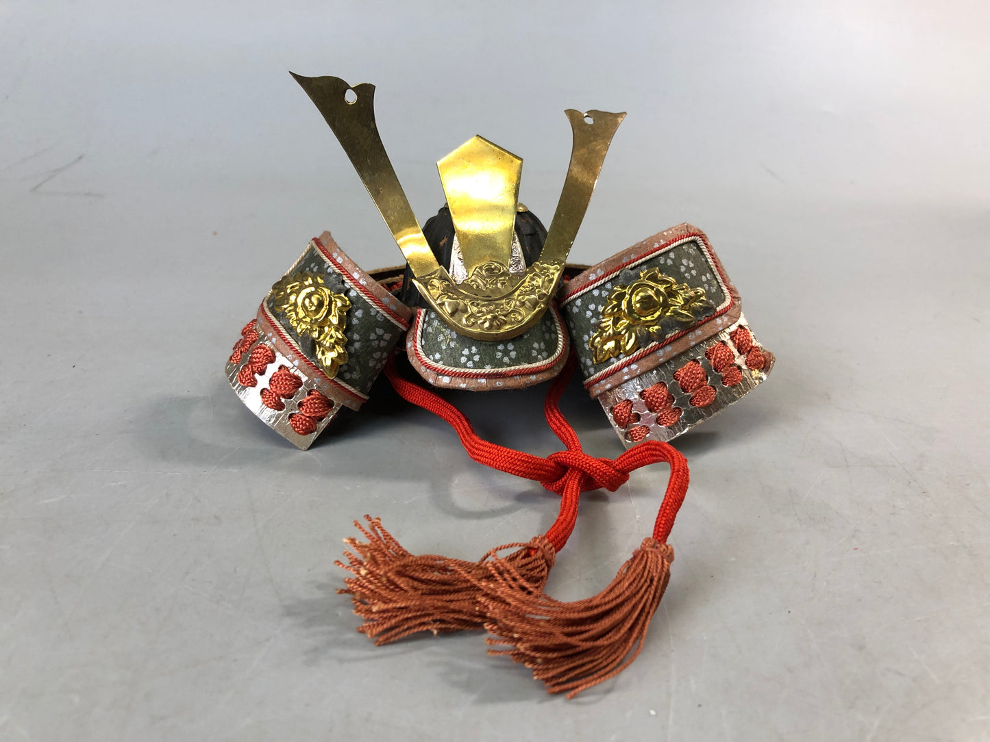 Y7576 OKIMONO small Samurai armor figurine May decoration Japan antique interior