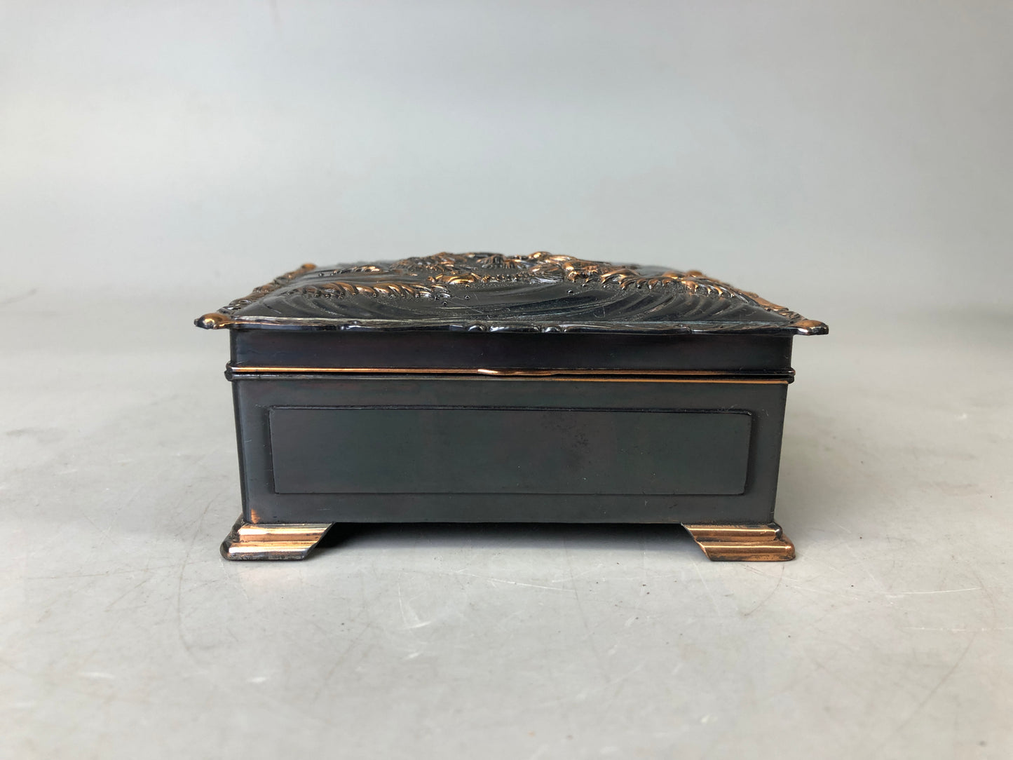 Y7593 BOX copper accessory case embossed Dragon Japan antique small container
