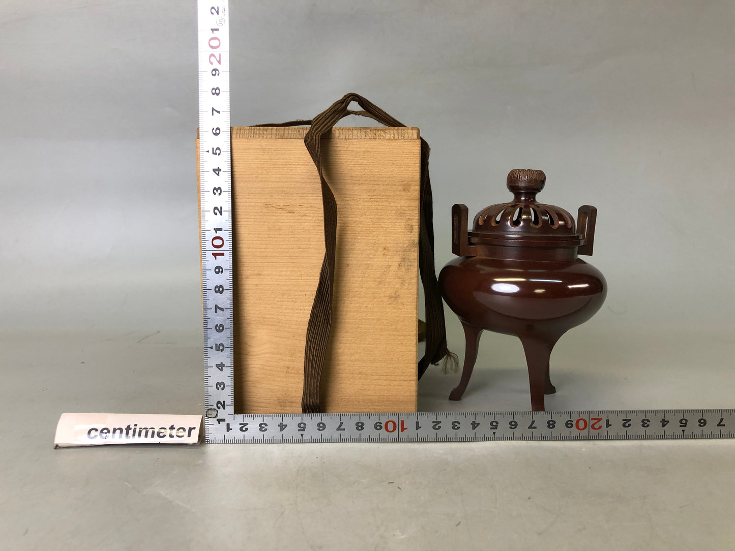 Y7608 KOURO metal box Japan antique fragrance aroma incense burner aromatherapy
