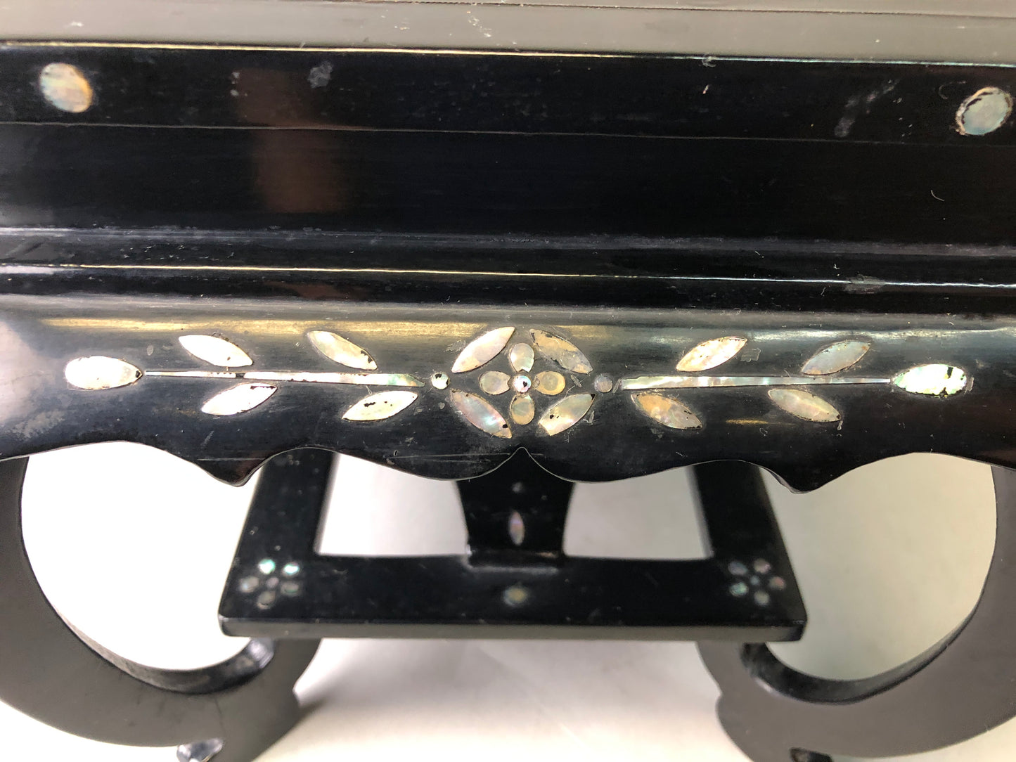 Y7701 FLOWER STAND Mother-of-pearl work signed Japan antique ikebana arrangement