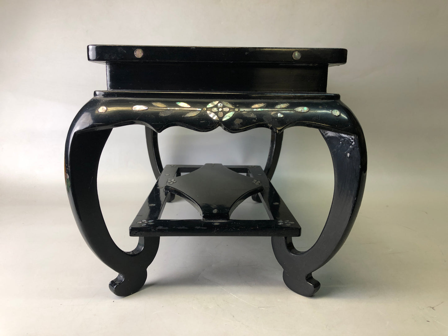 Y7701 FLOWER STAND Mother-of-pearl work signed Japan antique ikebana arrangement