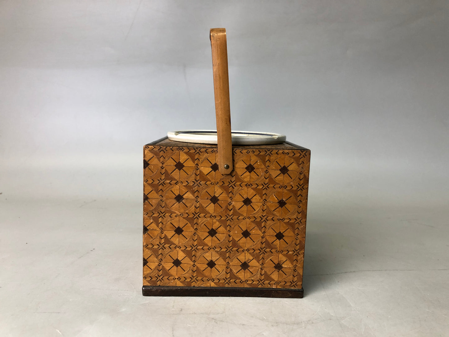 Y7708 ASHTRAY Hakone woodwork handle parquet Japan antique collectible cigarette