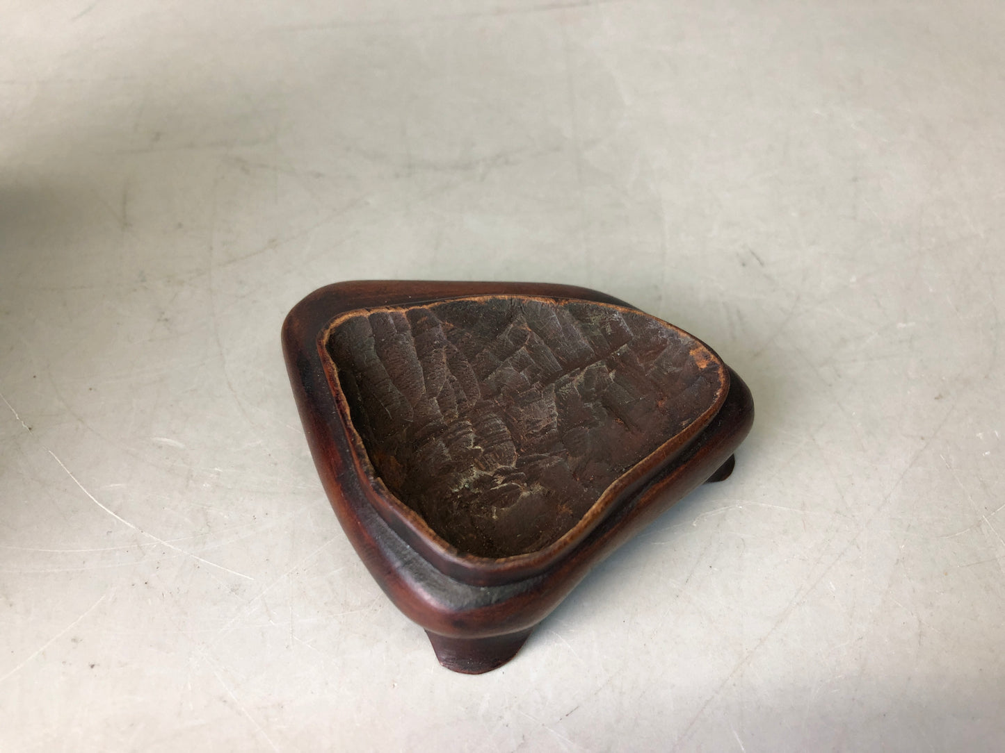 Y7717 OKIMONO Chrysanthemum stone wood stand signed Japan antique decor interior