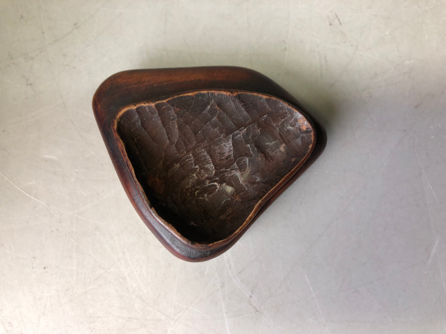 Y7717 OKIMONO Chrysanthemum stone wood stand signed Japan antique decor interior