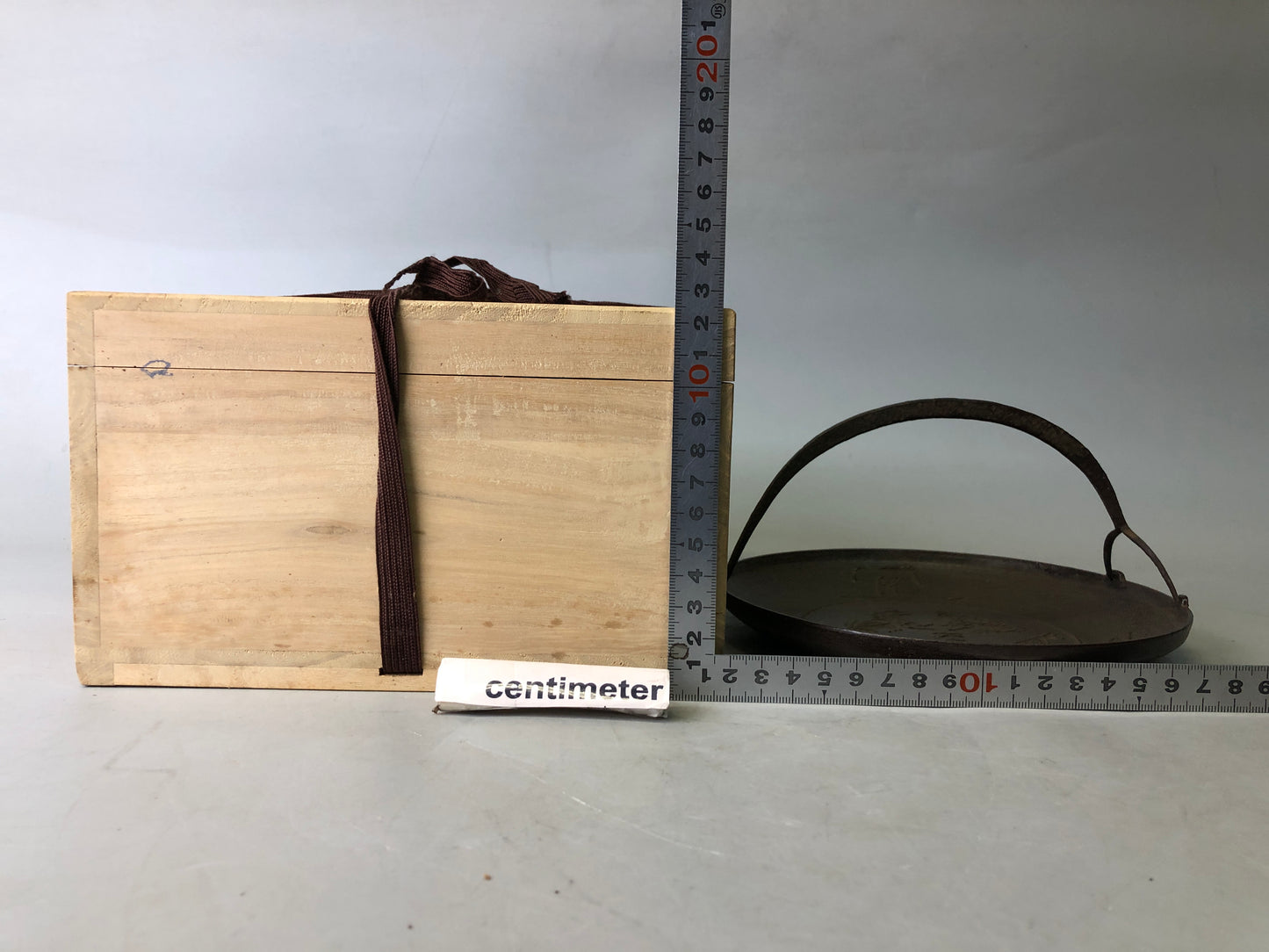 Y7754 DISH Iron plate handle signed box Japan antique tableware kitchen food