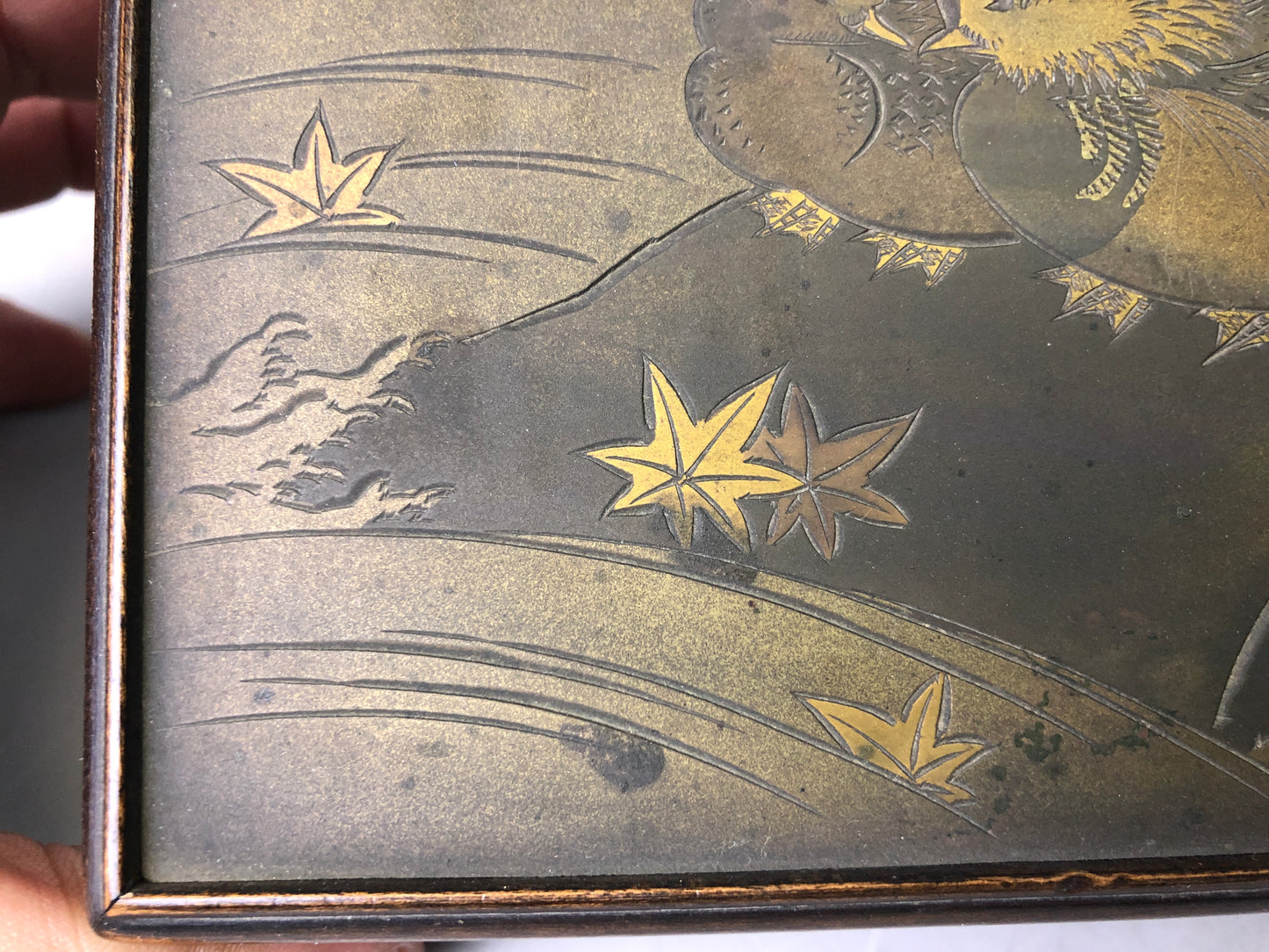 Y7809 BOX engraving Mandarin duck accessory case signed Japan antique container