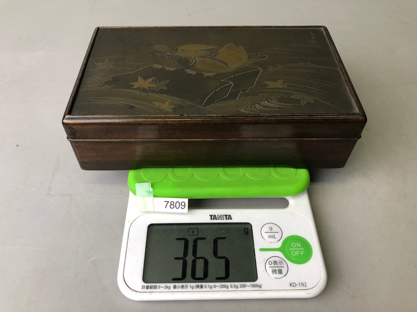 Y7809 BOX engraving Mandarin duck accessory case signed Japan antique container