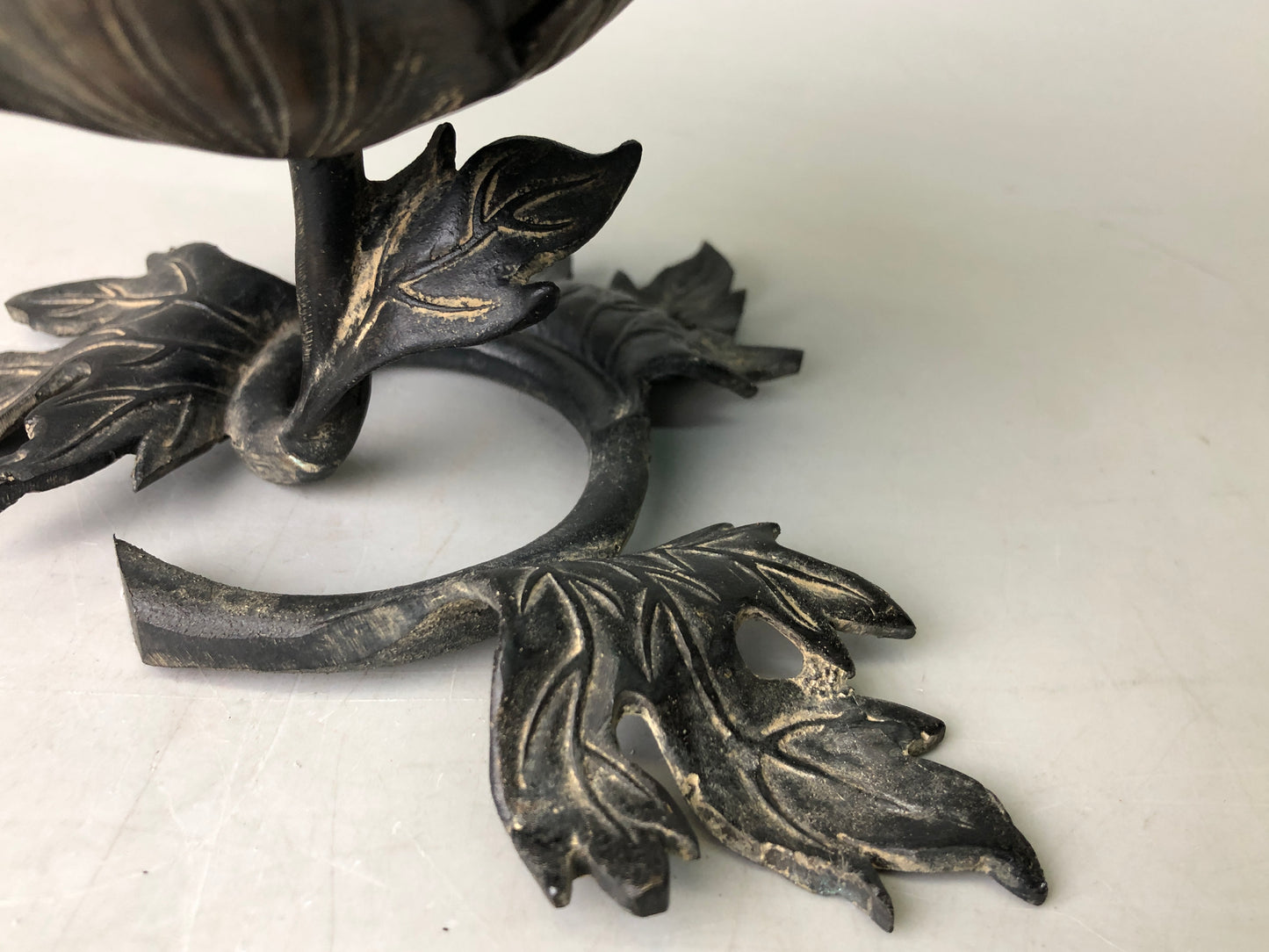 Y7878 KOURO Bronze lotus flower lion knob Japan antique Incense Burner fragrance