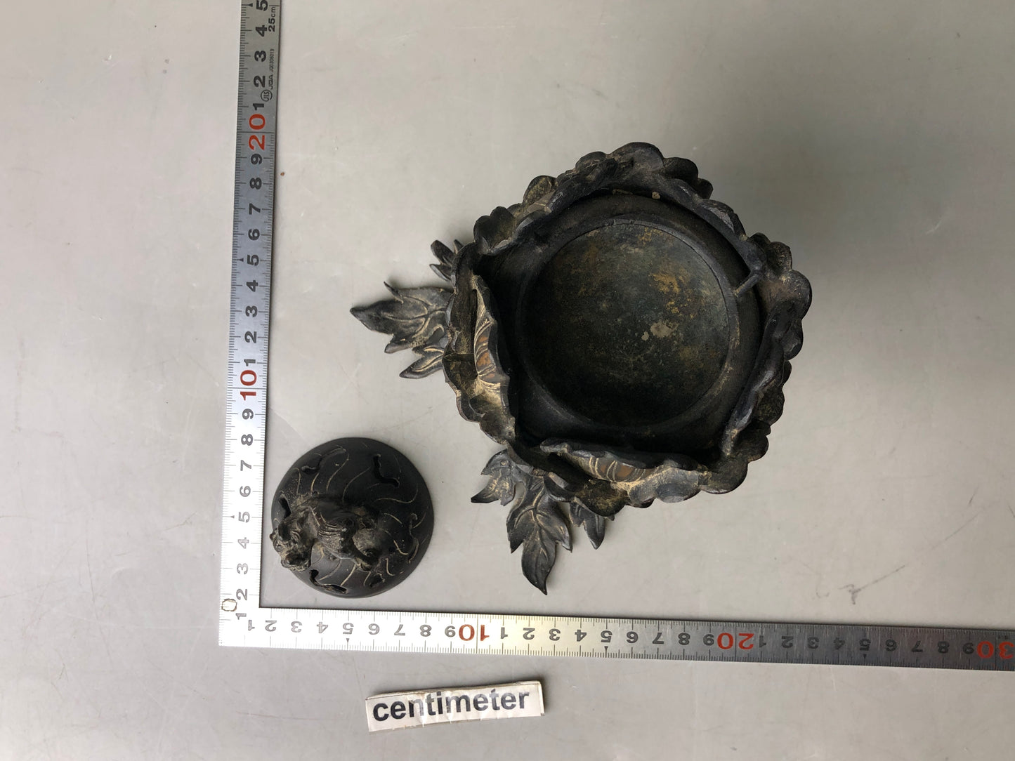 Y7878 KOURO Bronze lotus flower lion knob Japan antique Incense Burner fragrance