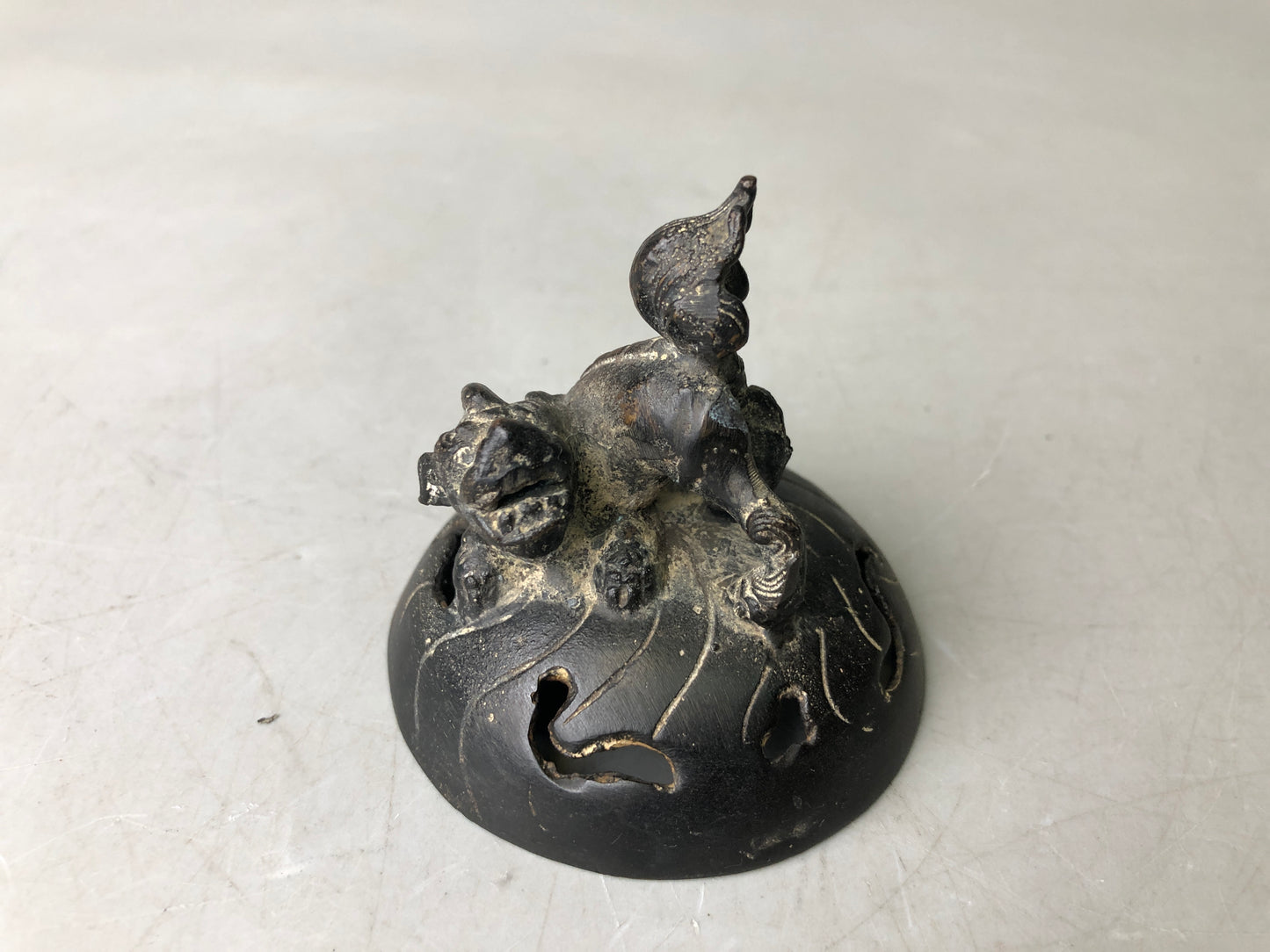 Y7878 KOURO Bronze lotus flower lion knob Japan antique Incense Burner fragrance