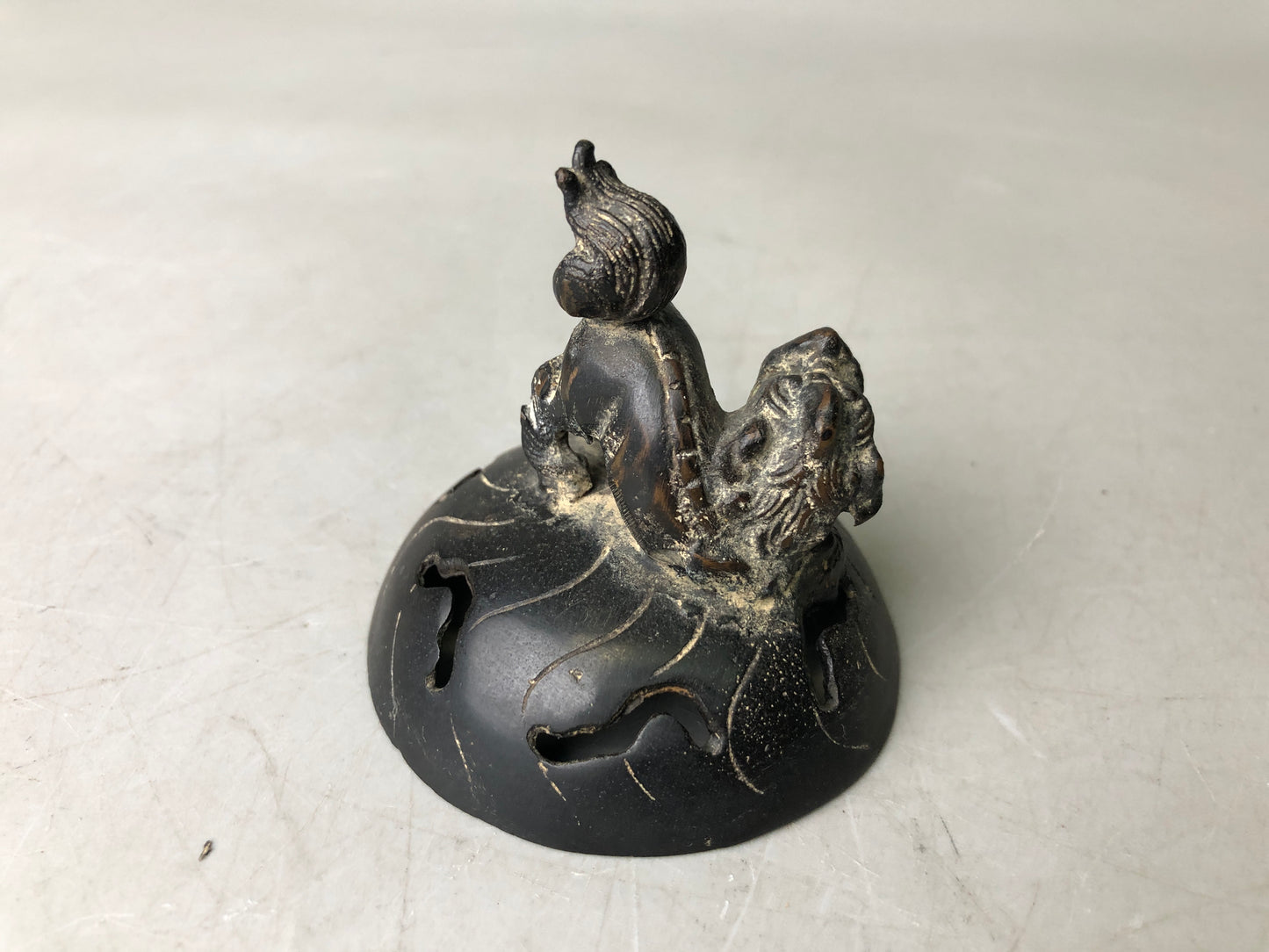 Y7878 KOURO Bronze lotus flower lion knob Japan antique Incense Burner fragrance