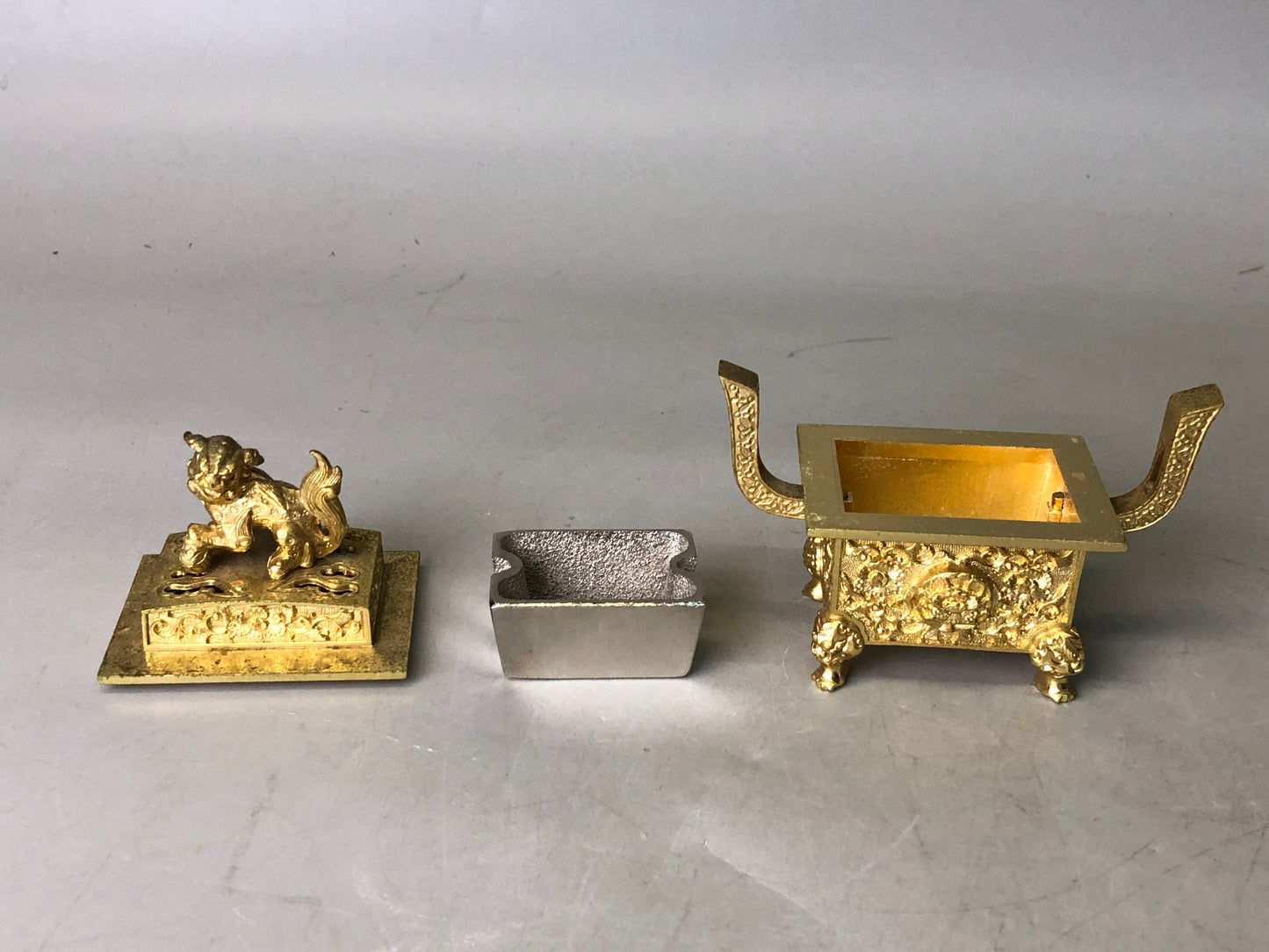 Y7911 KOURO Metal gold lacquer Lion knob Japan antique Incense Burner fragrance