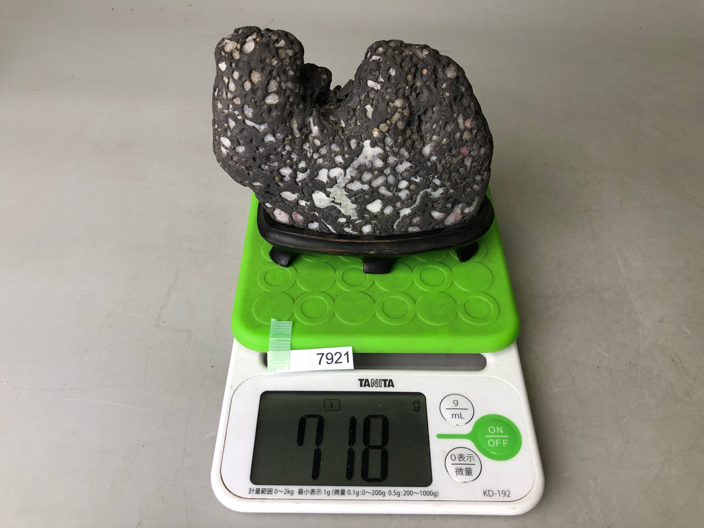 Y7921 OKIMONO Suiseki natural viewing stone stand black Japan antique interior