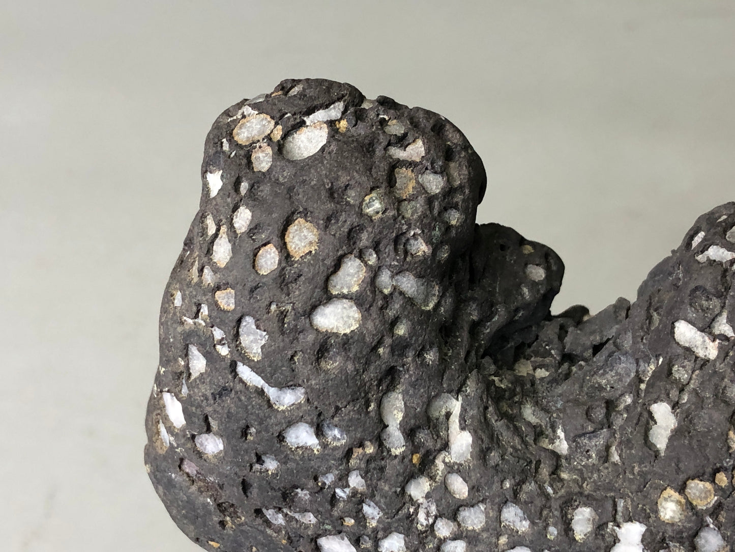 Y7921 OKIMONO Suiseki natural viewing stone stand black Japan antique interior