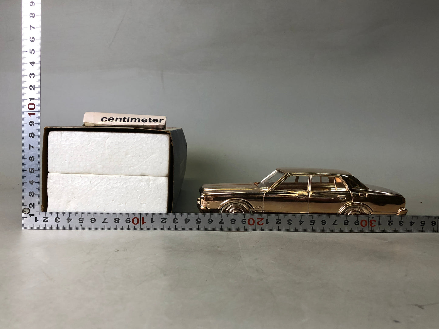 Y7926 OKIMONO metal Toyota Crown car figure box Showa retro Japan antique toy