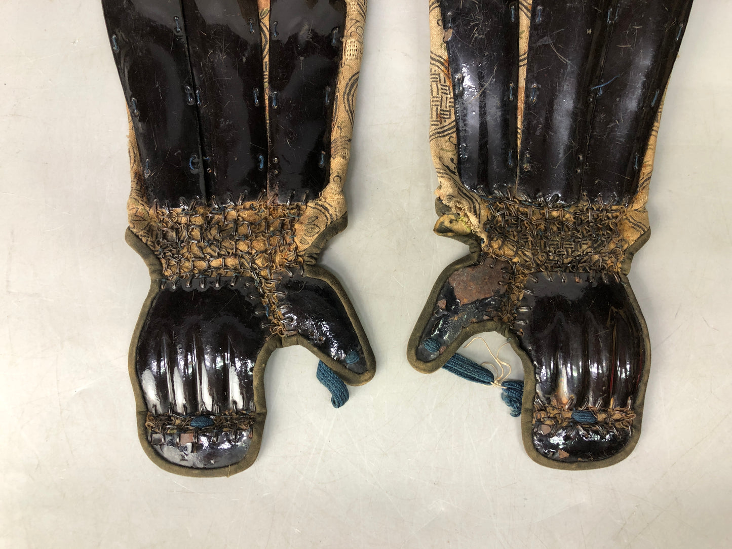 Y8008 YOROI Iron Gauntlets shin guards armor Edo period Japan antique samurai
