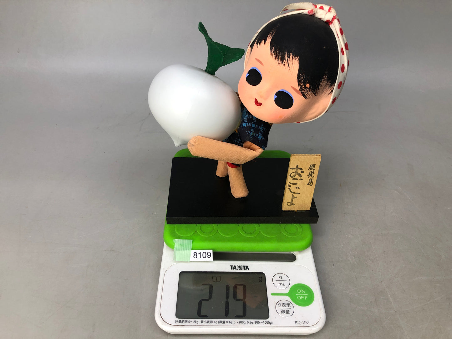Y8109 NINGYO Japanese doll girl vegetable farmer Japan antique interior figure