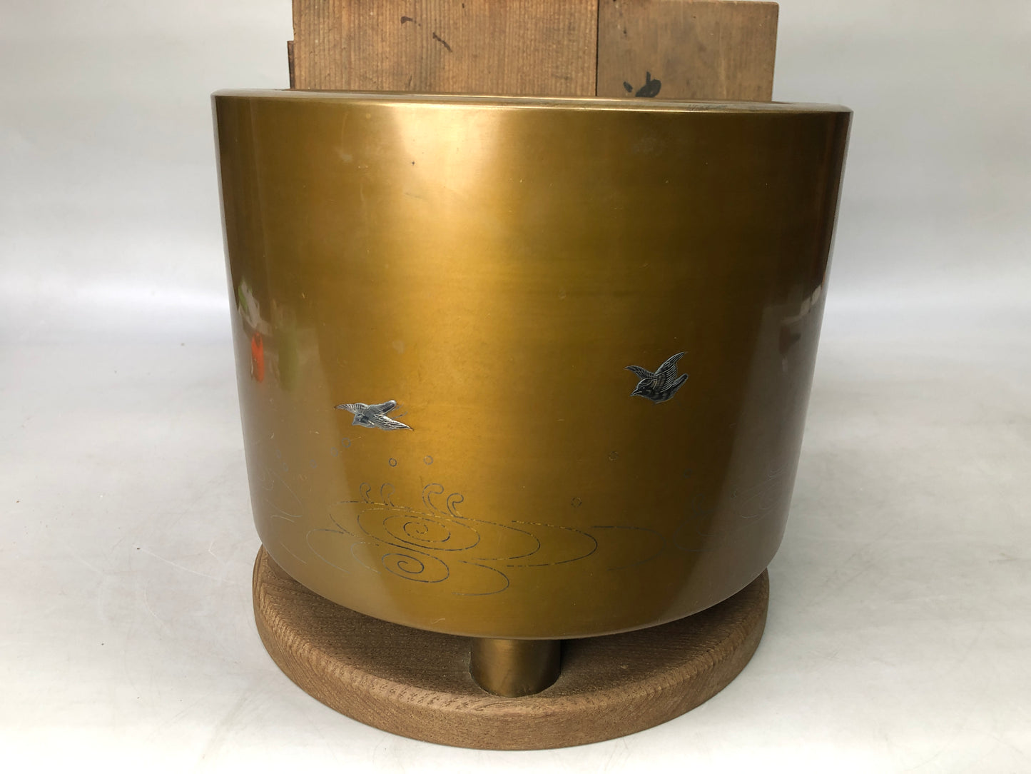 Y8121 HIBACHI Copper charcoal brazier wave plover inlay signed box Japan antique
