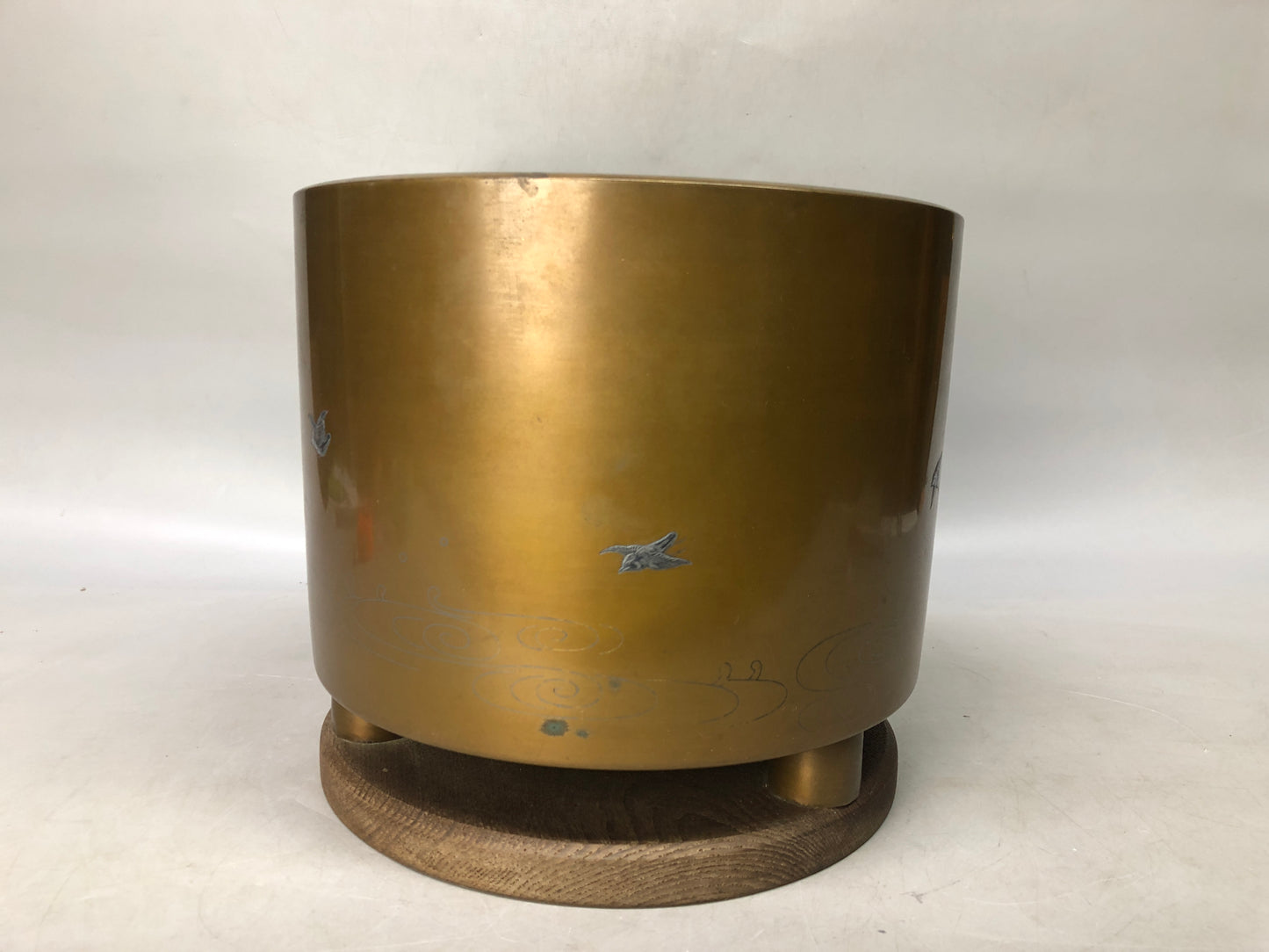 Y8121 HIBACHI Copper charcoal brazier wave plover inlay signed box Japan antique