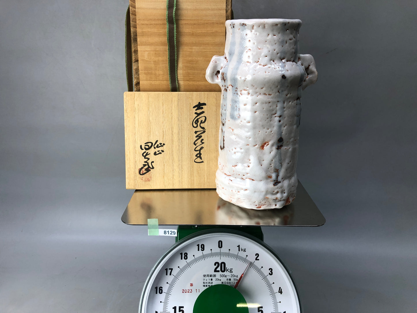 Y8129 FLOWER VASE Shino-ware signed box Japan ikebana floral arrangement decor