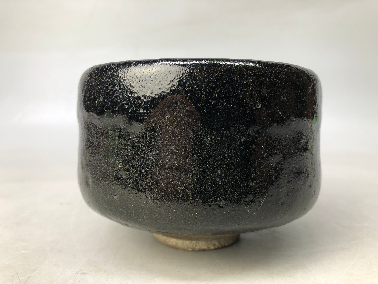 Y8170 CHAWAN Raku-ware black bowl signed Japan antique tea ceremony pottery cup