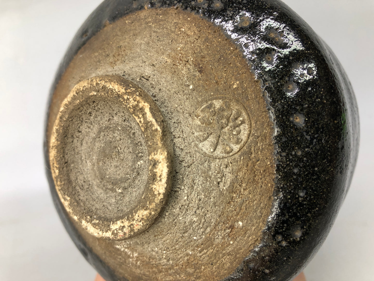 Y8170 CHAWAN Raku-ware black bowl signed Japan antique tea ceremony pottery cup