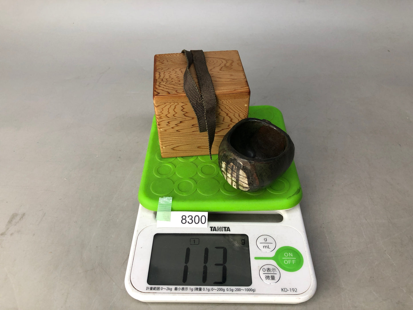 Y8300 CHAWAN Oribe-ware Guinomi sake cup signed box Japan antique tableware