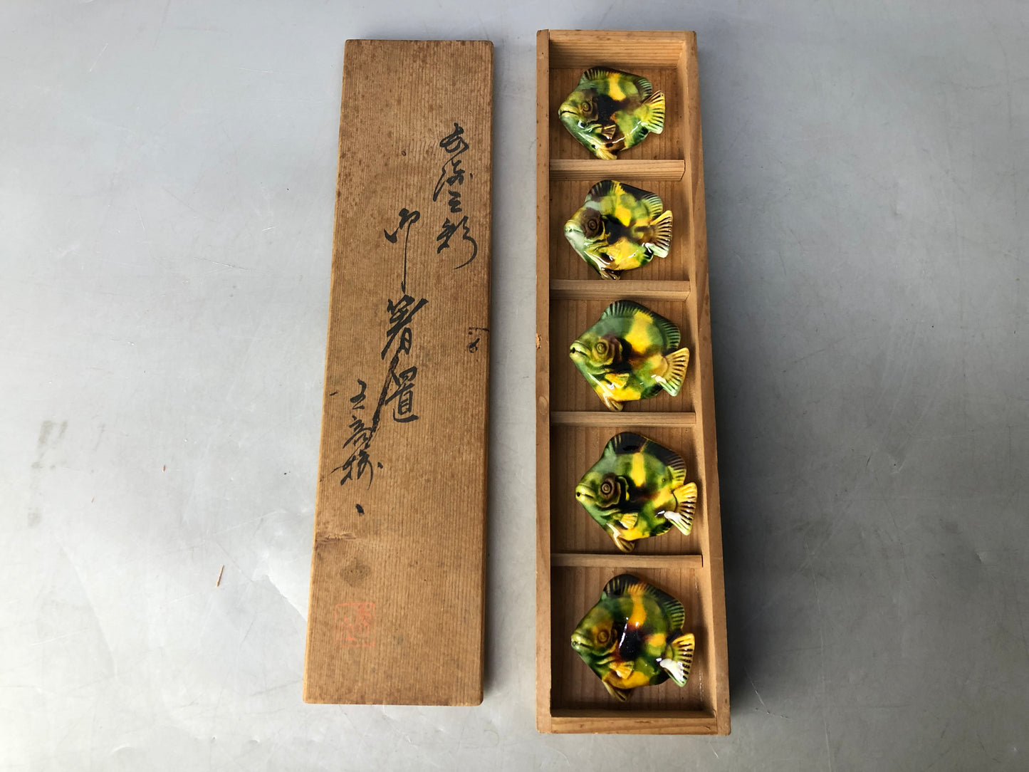 Y8412 OKIMONO Chopstick rest set of 5 Fish signed box China antique collectible