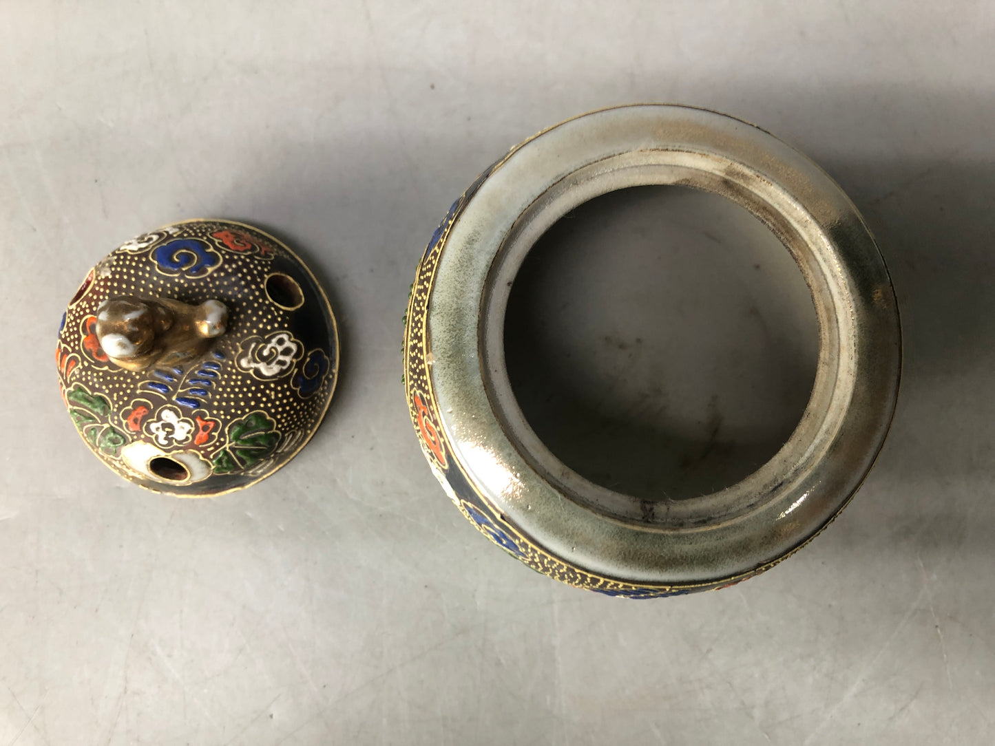 Y8420 KOURO Kutani-ware color picture signed Japan antique fragrance aroma