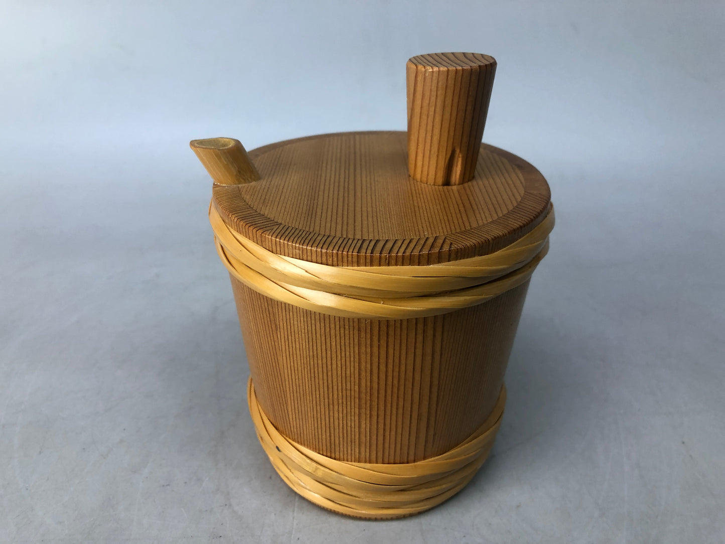 Y8423 CRUET Barrel-shaped Soy sauce dispenser wooden Magewappa Japan antique