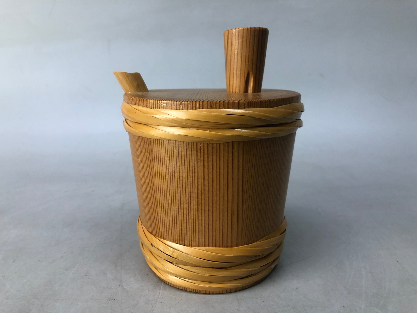Y8423 CRUET Barrel-shaped Soy sauce dispenser wooden Magewappa Japan antique