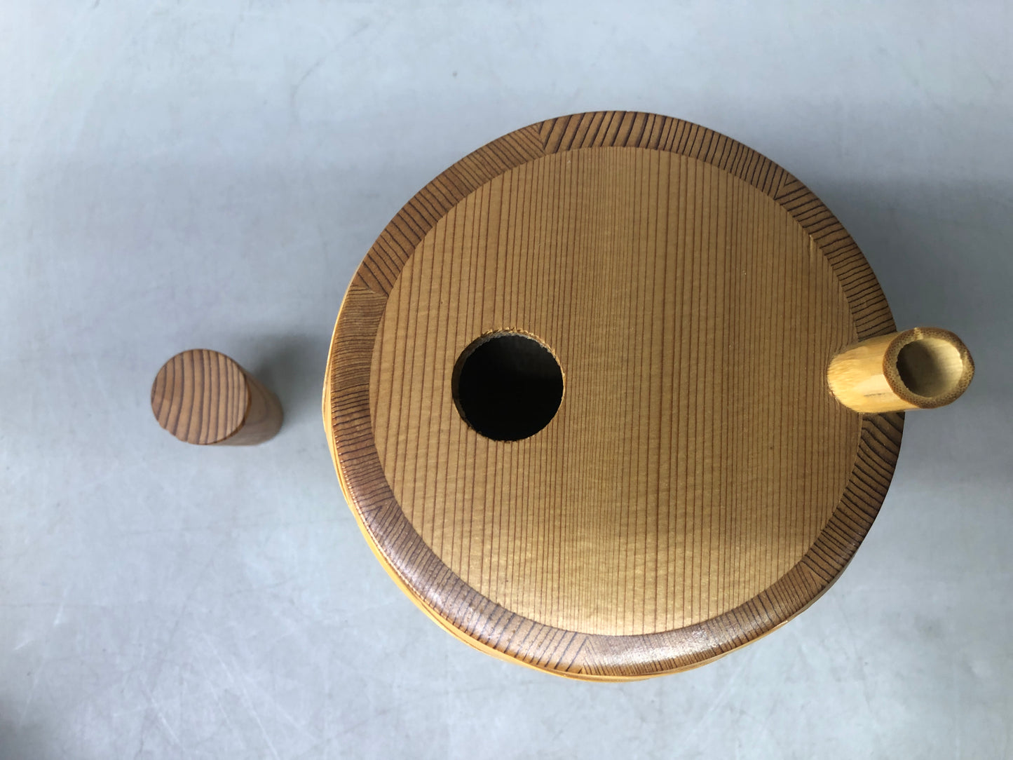 Y8423 CRUET Barrel-shaped Soy sauce dispenser wooden Magewappa Japan antique
