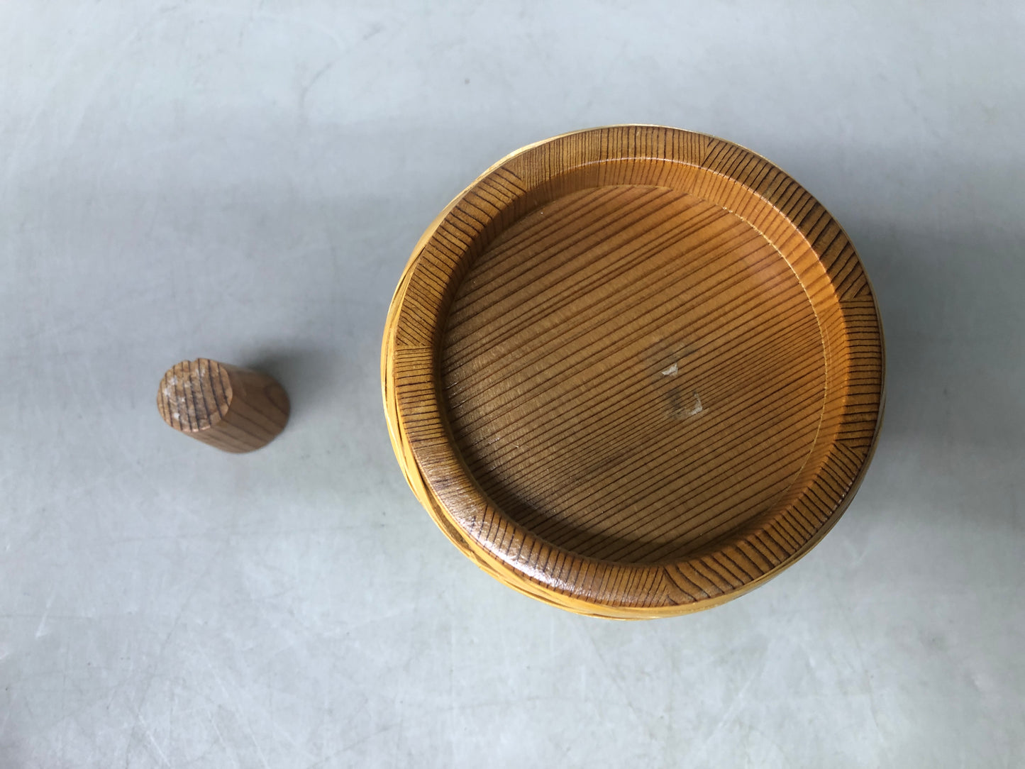 Y8423 CRUET Barrel-shaped Soy sauce dispenser wooden Magewappa Japan antique