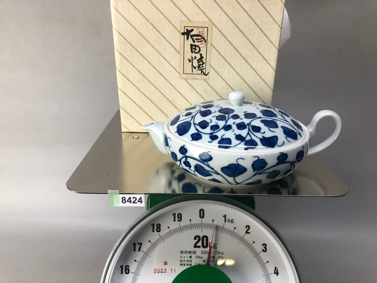 Y8424 JUICER Arita-ware lemon squeezer signed box Underglaze blue Japan antique