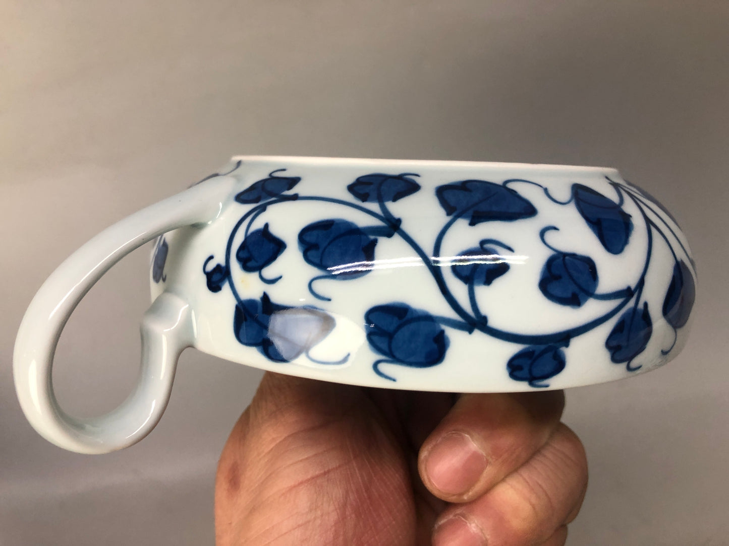 Y8424 JUICER Arita-ware lemon squeezer signed box Underglaze blue Japan antique