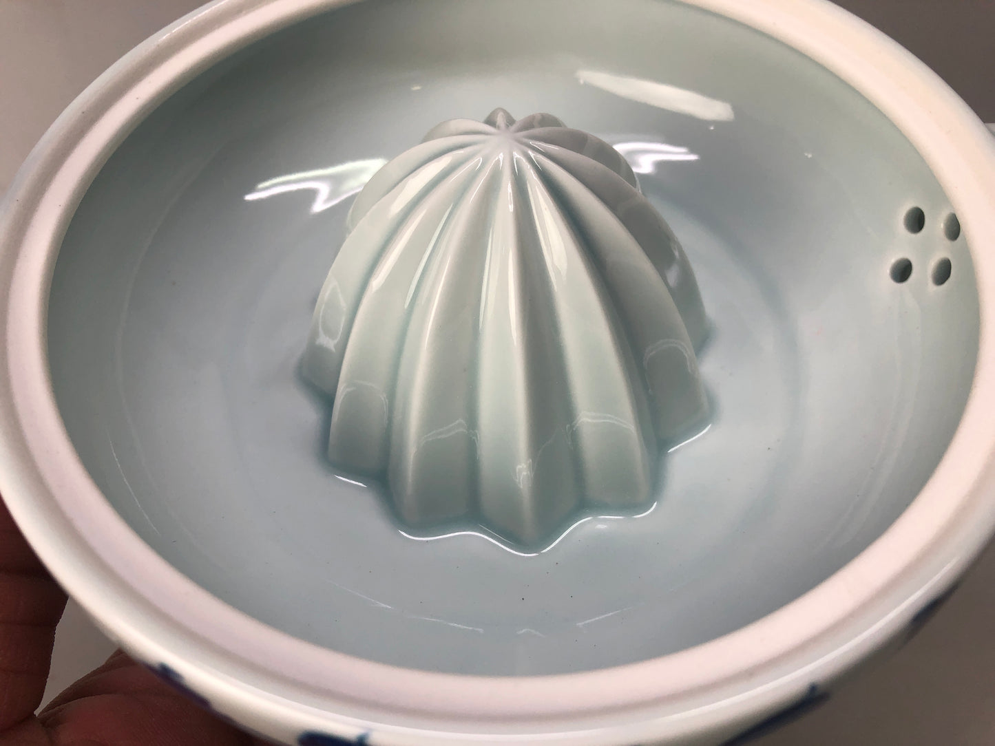 Y8424 JUICER Arita-ware lemon squeezer signed box Underglaze blue Japan antique