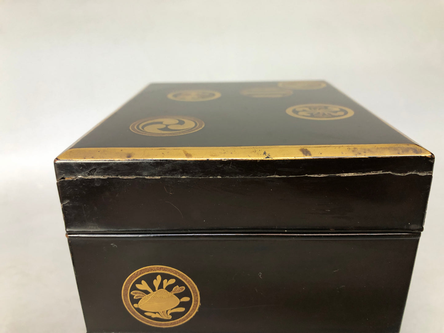 Y8484 BOX Makie small two-tiered incense case container Japan antique storage
