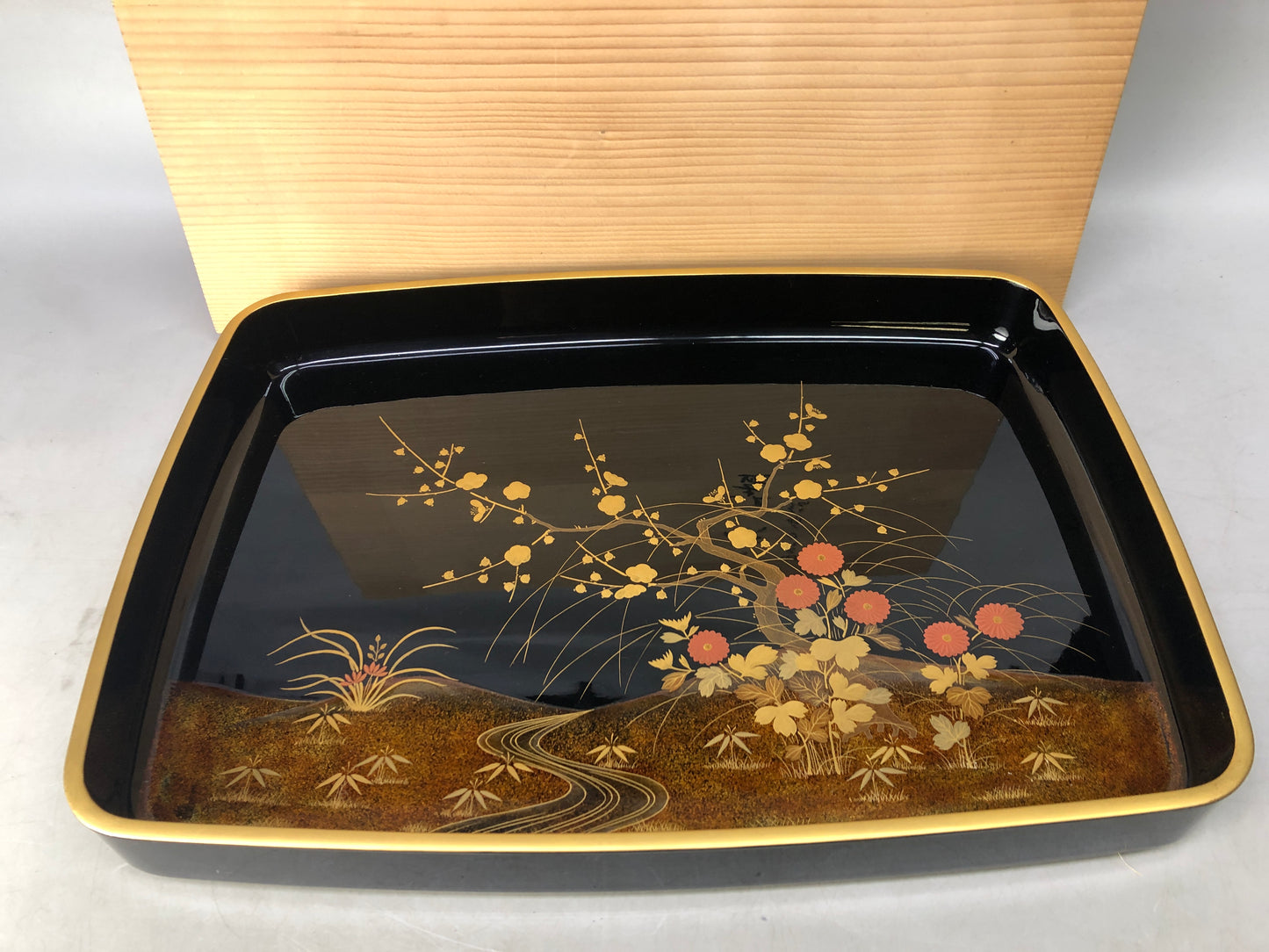 Y8491 TRAY plum chrysanthemum orchid bamboo Makie signed box Japan antique