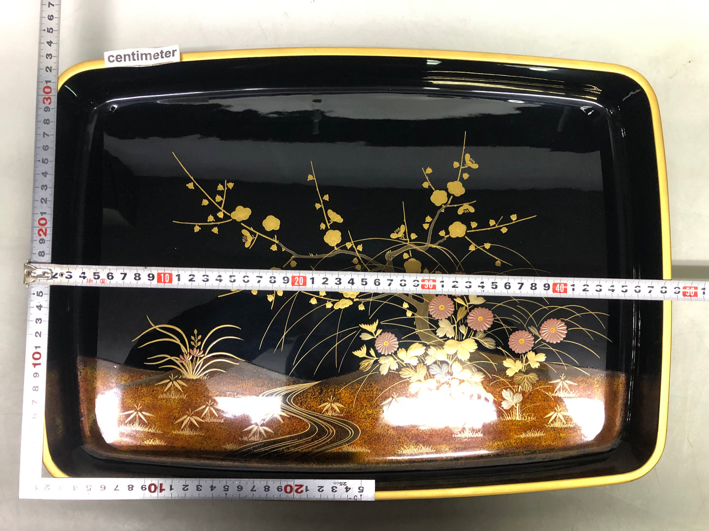 Y8491 TRAY plum chrysanthemum orchid bamboo Makie signed box Japan antique