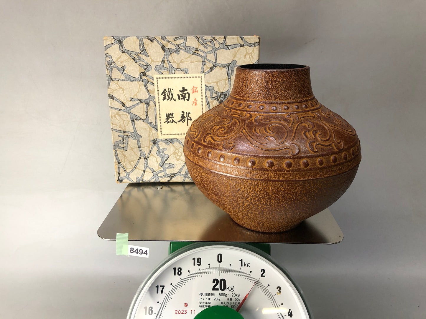 Y8494 FLOWER VASE Iron signed box Japan ikebana floral arrangement interior