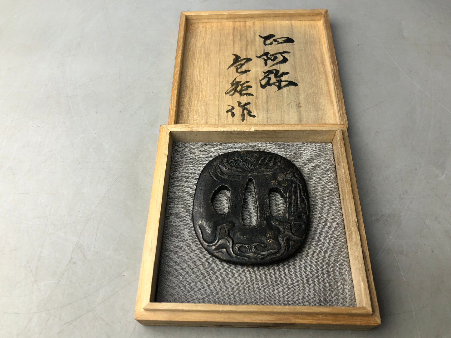 Y8506 TSUBA Iron sword guard signed box Japan antique samurai katana koshirae